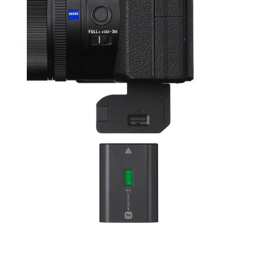 Sony DSC-RX10M5/DSC-RX10 V - 24–600 mm Zoom, 20.1 MP, 30 fps burst shooting| Pre-Order